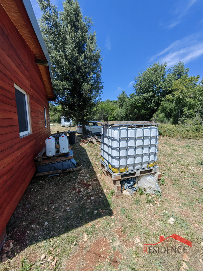 Agricultural land in Šišan with a weekend house