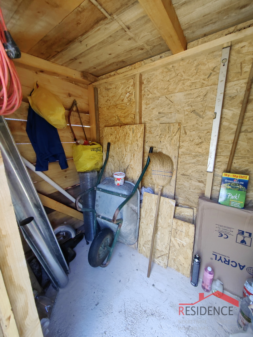 Agricultural land in Šišan with a weekend house