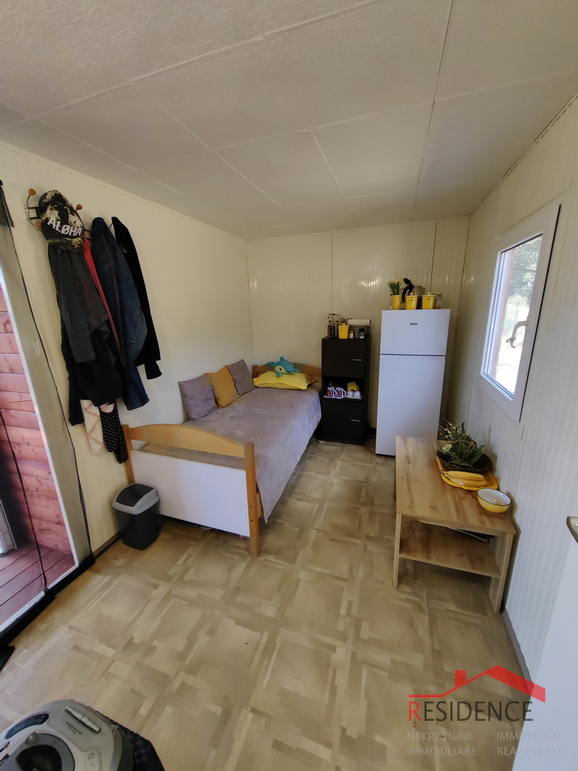 Agricultural land in Šišan with a weekend house