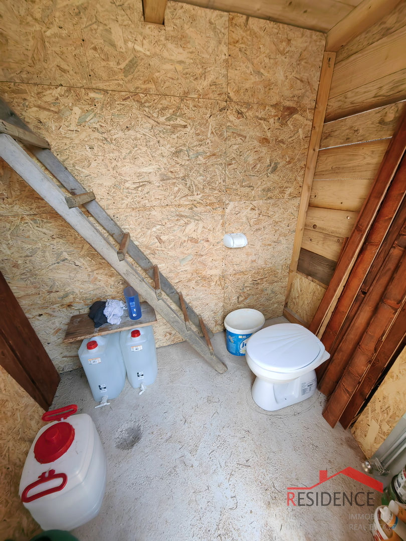 Agricultural land in Šišan with a weekend house