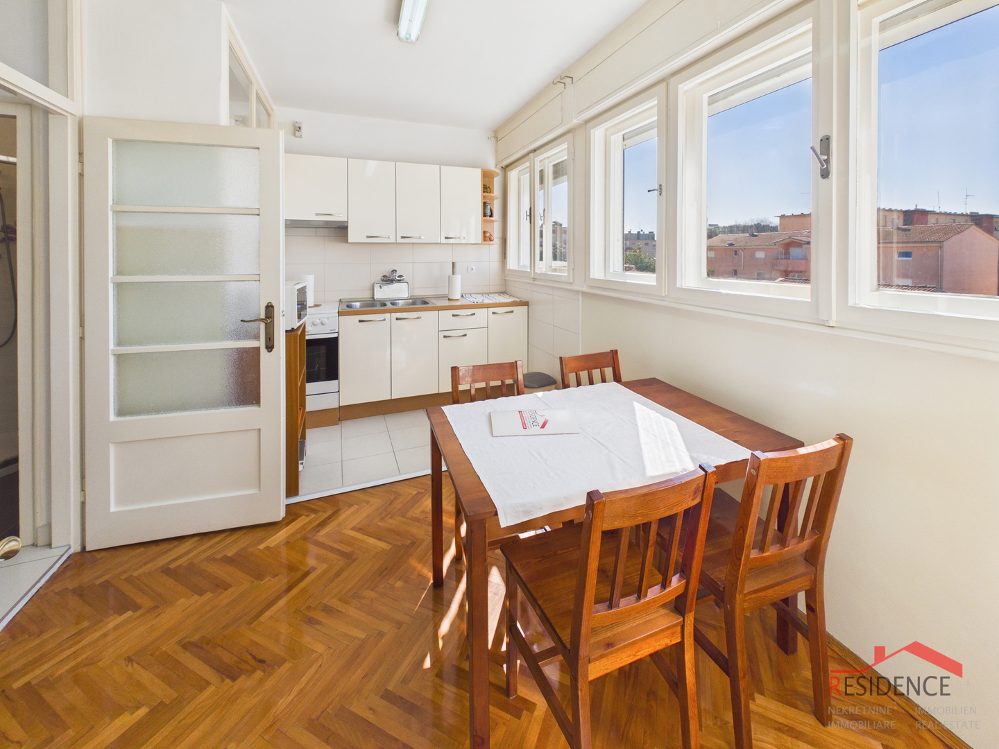 Ekskluzivna prodaja, Stan na Kaštanjeru, 2.kat