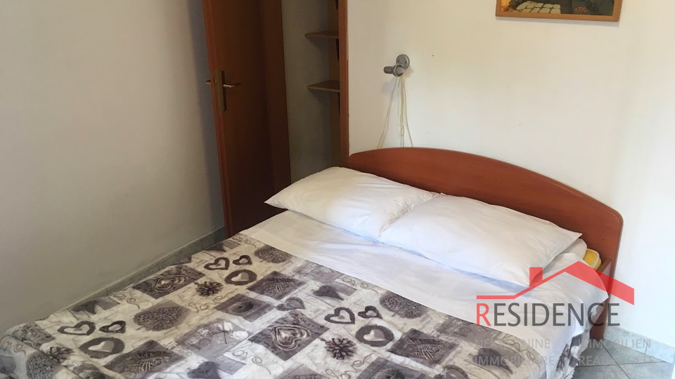 Stan u Premanturi, prizemlje, dvorište, 3 parkirna mjesta