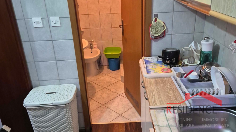 Stan u Premanturi, prizemlje, dvorište, 3 parkirna mjesta