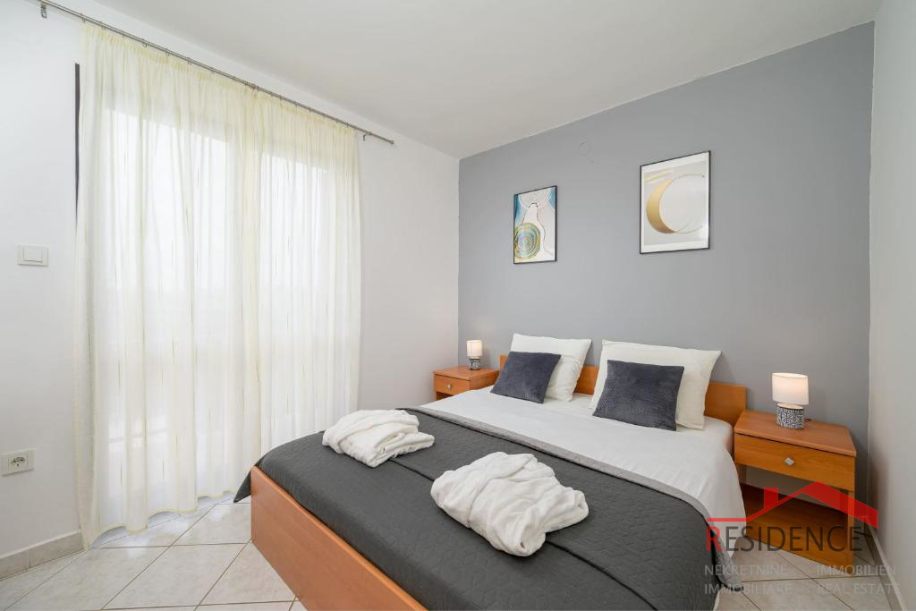 Prostrana kuća s 7 apartmana i velikim vrtom u Štinjanu