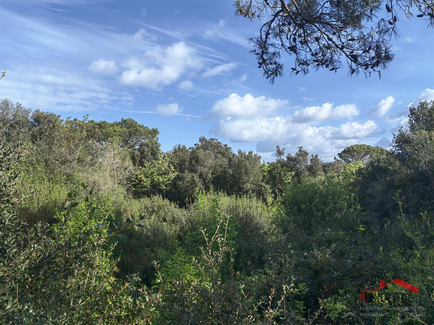 Štinjan,  zemljište na rubu urbanizacije