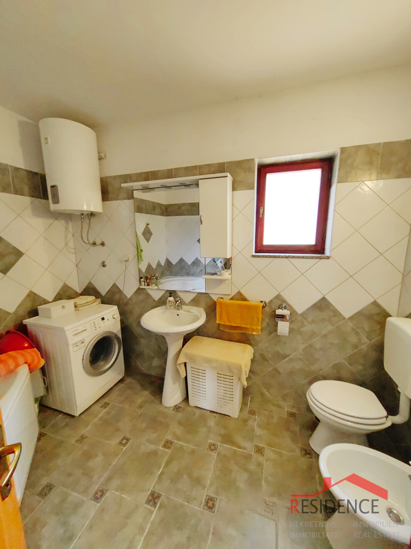 Samostojeća prizemnica u Valturi