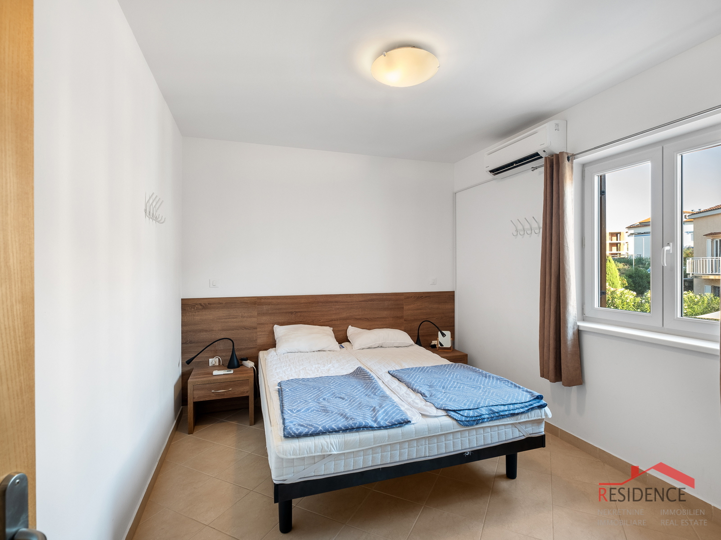 BANJOLE- VOLME, FIRST FLOOR APARTMENT, TWO STORY, SWIMMING POOL