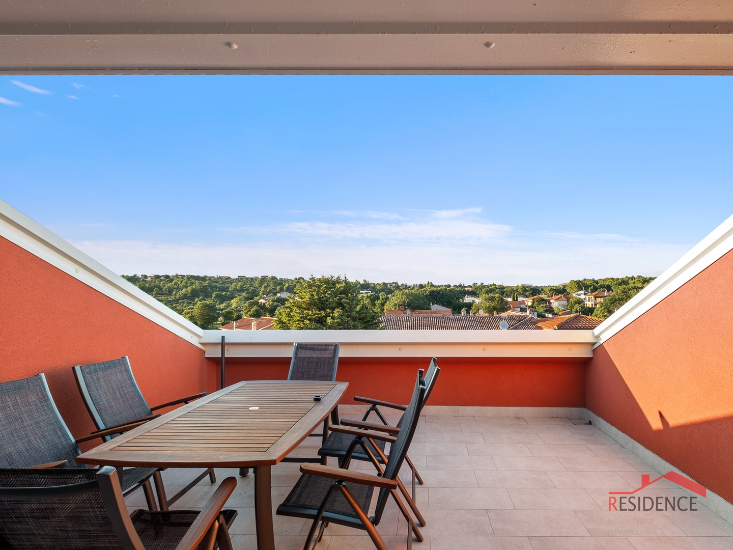 BANJOLE- VOLME, FIRST FLOOR APARTMENT, TWO STORY, SWIMMING POOL