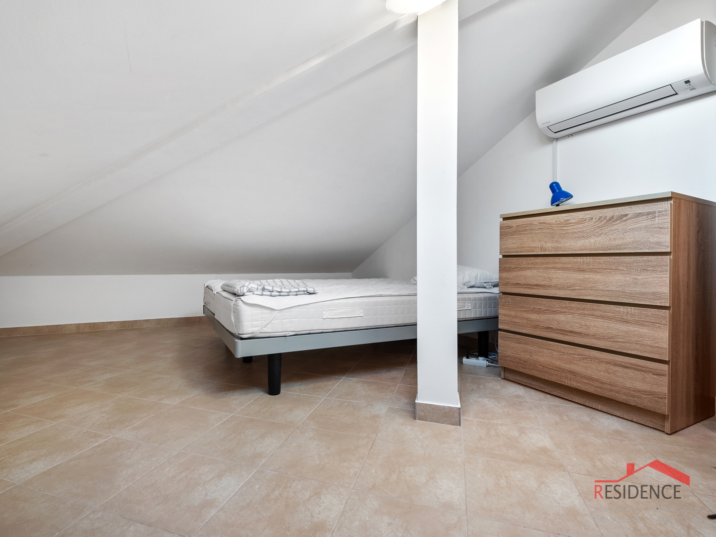 BANJOLE- VOLME, FIRST FLOOR APARTMENT, TWO STORY, SWIMMING POOL
