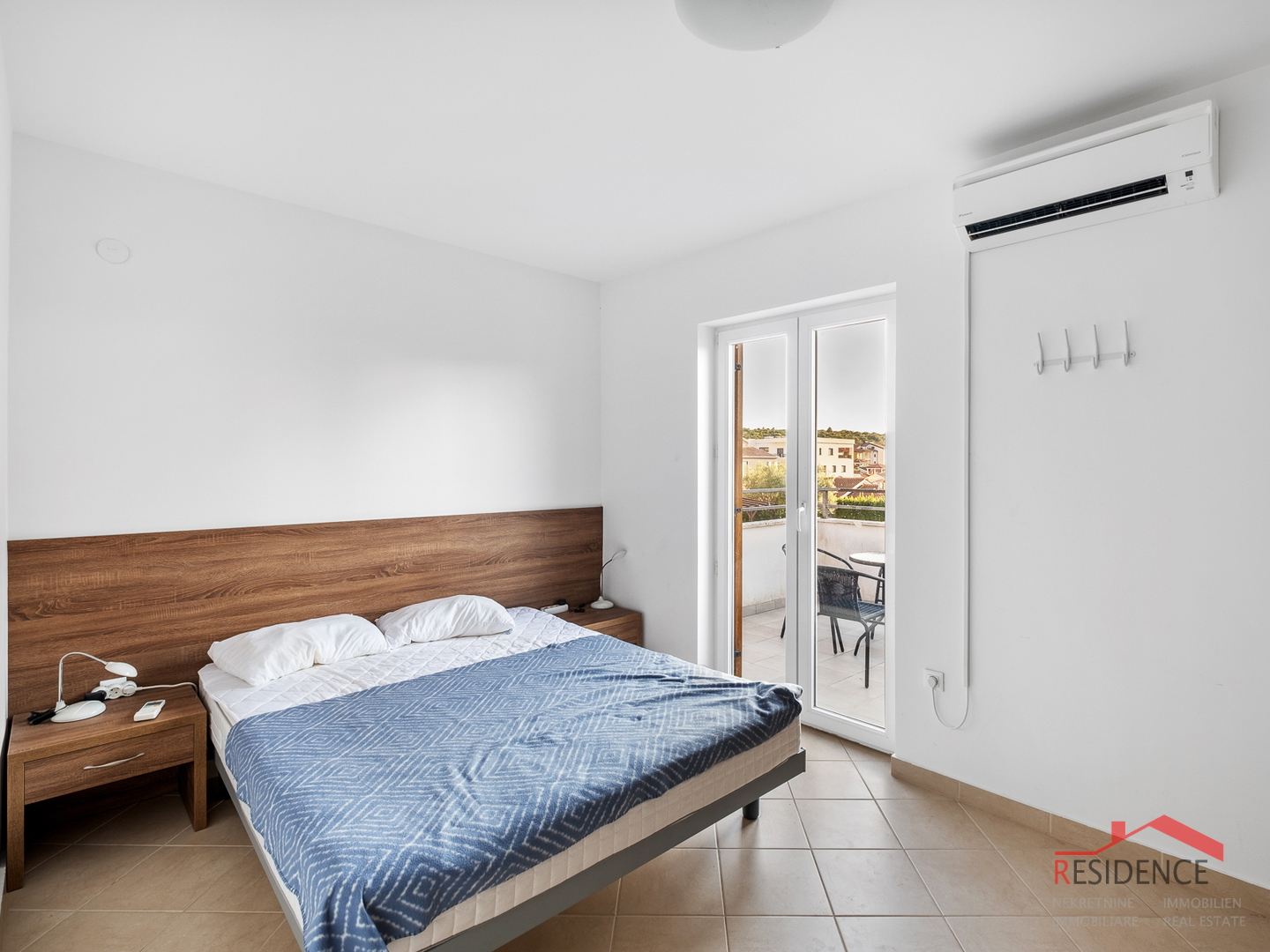 BANJOLE- VOLME, FIRST FLOOR APARTMENT, TWO STORY, SWIMMING POOL