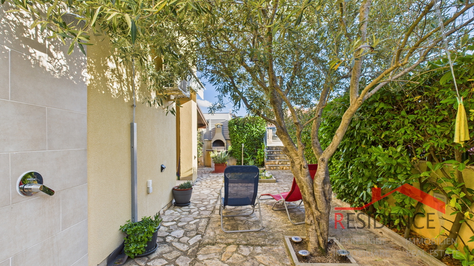 Ekskluzivna prodaja stanovanja z vrtom v Banjolah - Volme