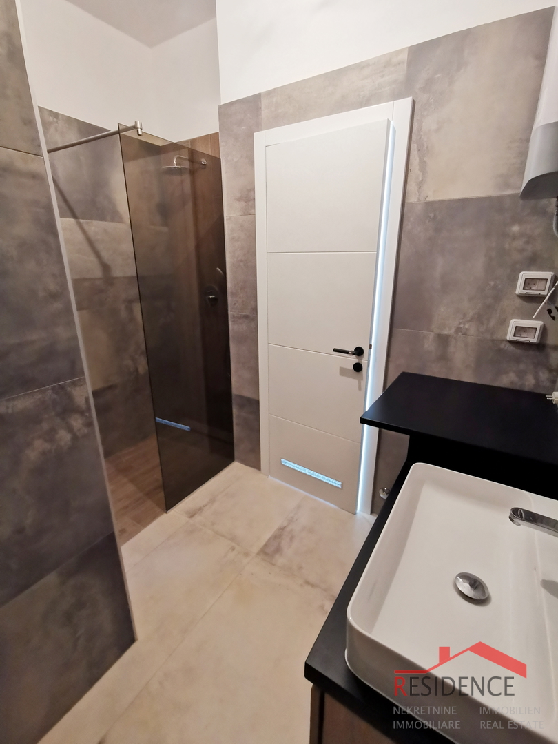 Banjole - Volme, novi apartman na drugom katu s pogledom na more, garaža