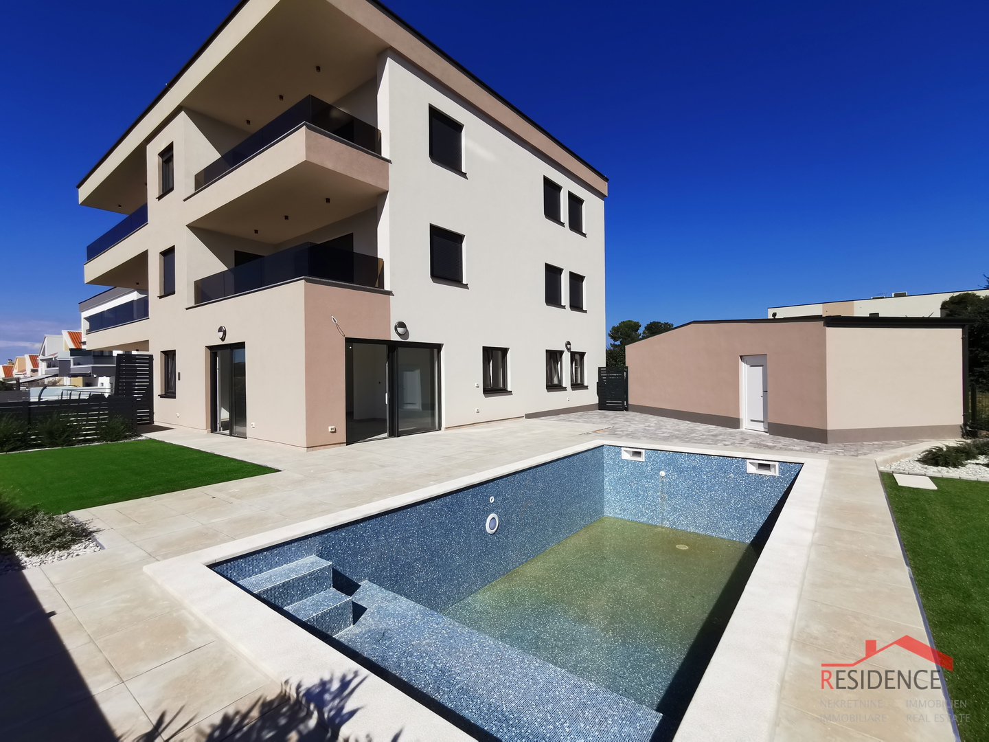 Banjole - Volme, new ground floor apartment with swimming pool and garden, garage
