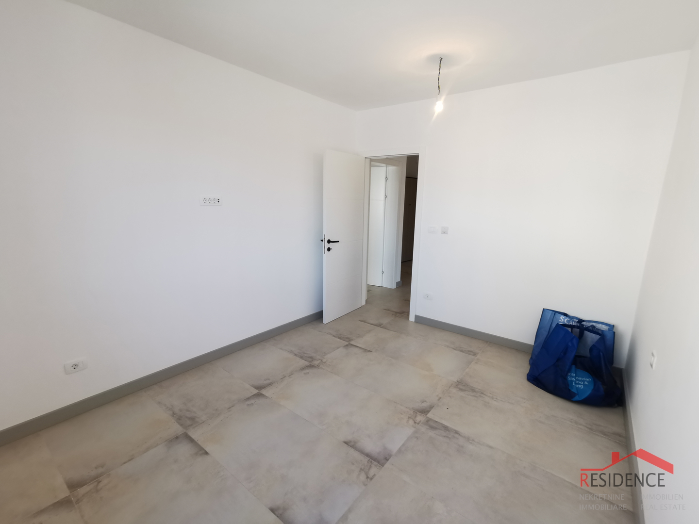 Banjole - Volme, novi apartman u prizemlju s bazenom i vrtom