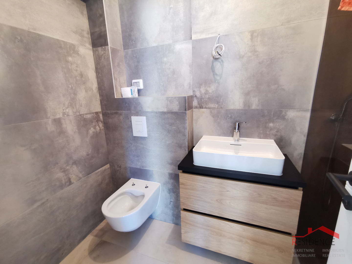 Banjole - Volme, novi apartman u prizemlju s bazenom i vrtom