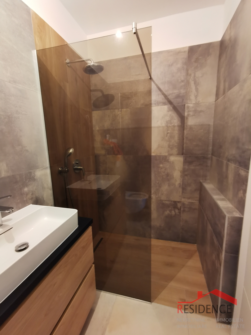 Banjole - Volme, novi apartman u prizemlju s bazenom i vrtom