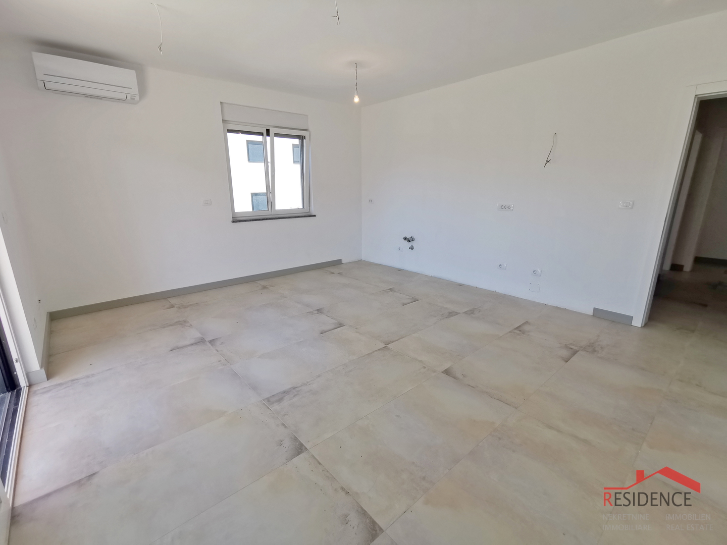 Banjole - Volme, novi apartman u prizemlju s bazenom i vrtom