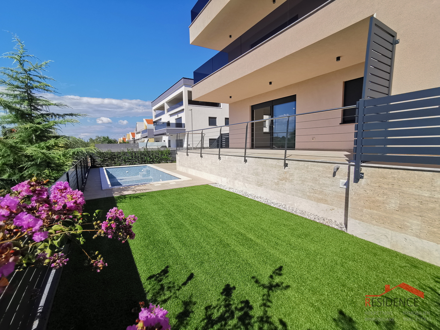 Banjole - Volme, novi apartman u prizemlju s bazenom i vrtom