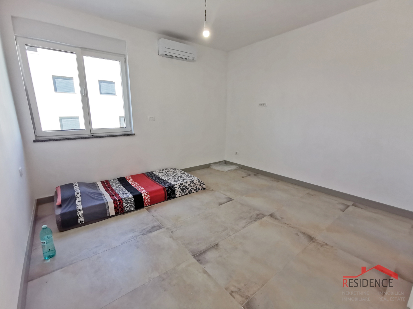 Banjole - Volme, novi apartman u prizemlju s bazenom i vrtom