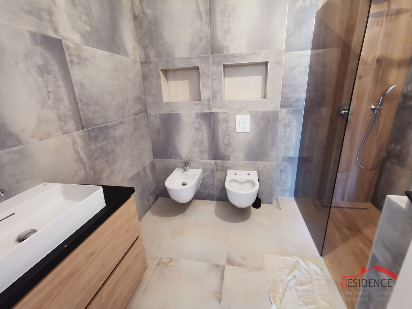 Banjole - Volme, novi apartman u prizemlju s bazenom i vrtom