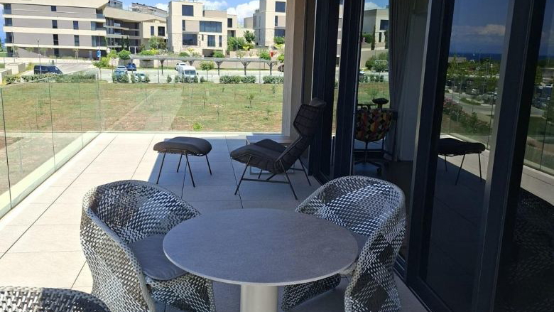 Ekskluzivna nekretnina!!! U novom resortu duplex apartman sa pogledom na more, prirodu i sportske terene!!!!!