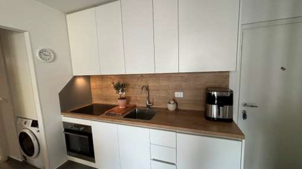Odlična prilika!!! Kompletno renoviran apartman!!!