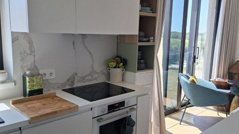 Ekskluzivna nekretnina!!! U novom resortu duplex apartman sa pogledom na more, prirodu i sportske terene!!!!!