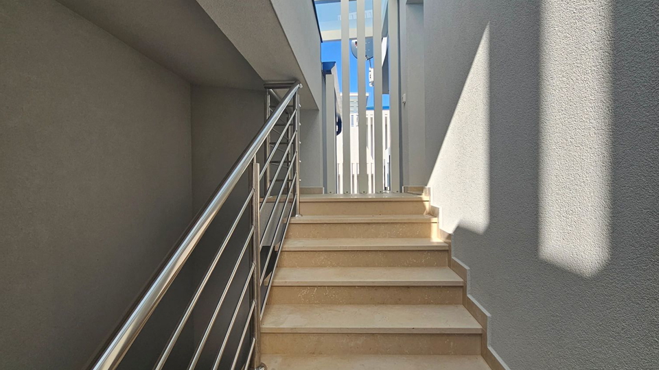 Prekrasni apartmani u novogradnji!!! Samo 300 metara od mora!