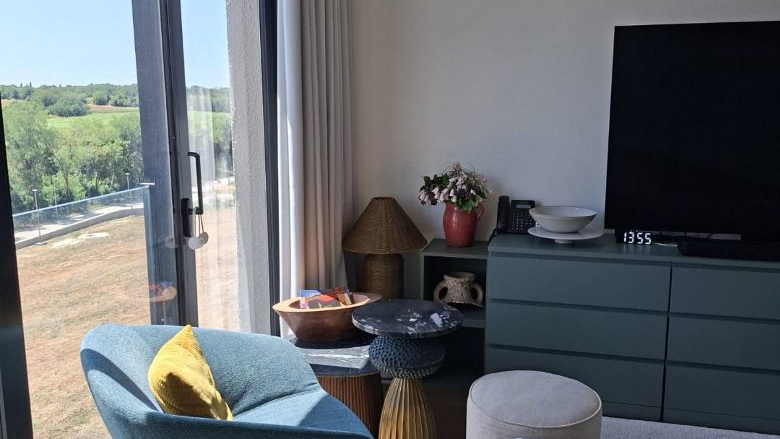 Ekskluzivna nekretnina!!! U novom resortu duplex apartman sa pogledom na more, prirodu i sportske terene!!!!!