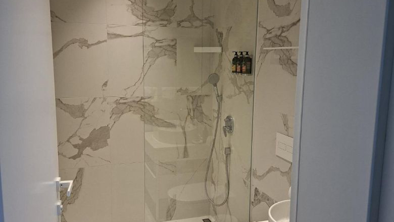 Ekskluzivna nekretnina!!! U novom resortu duplex apartman sa pogledom na more, prirodu i sportske terene!!!!!