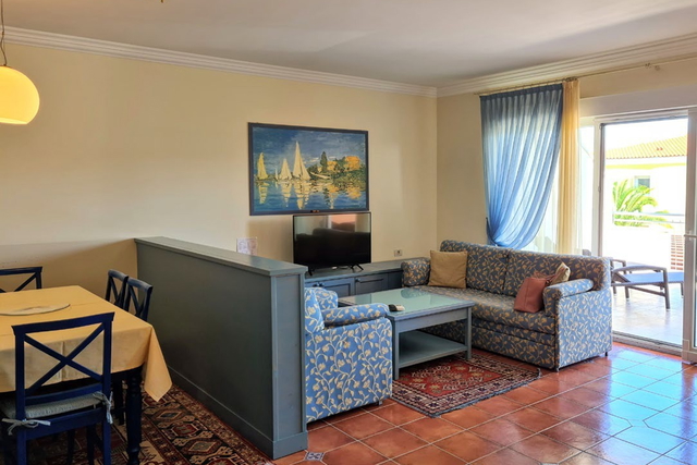 SUPERIOR APARTMENT IN RESIDENCE SKIPER, CRVENI VRH, 86.12 m2, with a beautiful view of the sea, Slovenia and the Alps, fully furnished with Miele appliances. The apartment is located in a resort with a golf course, sports facilities, swimming pool and private beach.