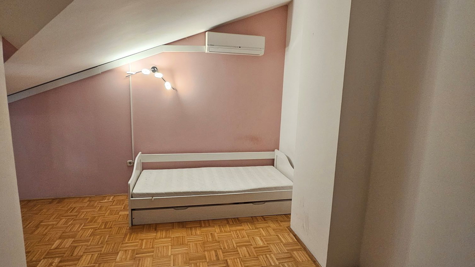 Prekrasan dvoetažni stan u centru Umaga, sa pogledom na more!!!