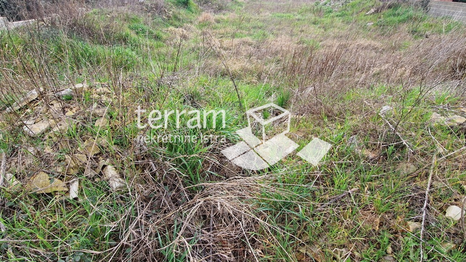 Istra, Ližnjan, građevinsko zemljište 827m2 s građevinskom dozvolom  #prodaja