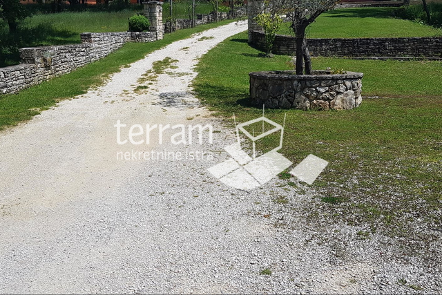 Istria, Kanfanar detached house 199m2 with garden 1325m2