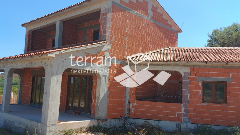 Istrien, Rovinj, Rovinjsko Selo, unfertiges Haus 450m2. Garten 3521m2