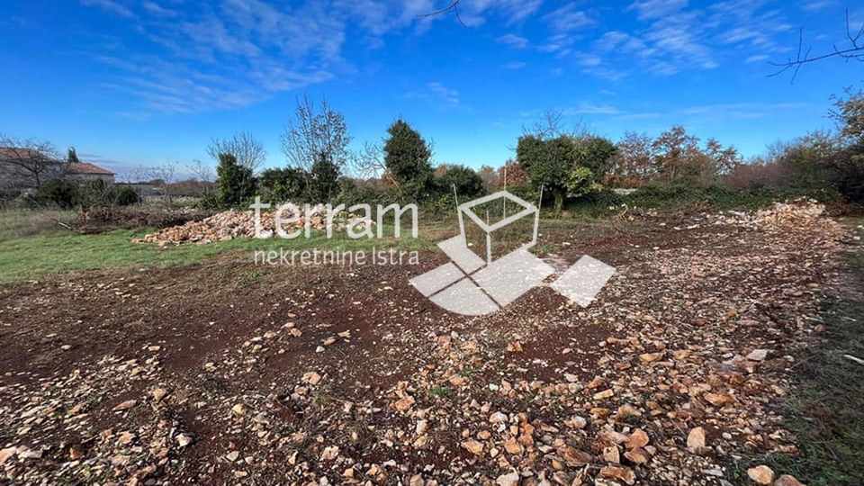 Istria, Svetvinčenat, Juršići, building plot 858m2 # sale