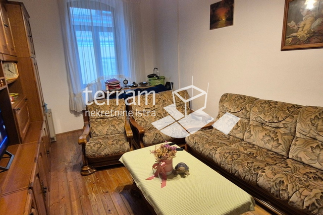 Istria, Pula, Centar, apartment 70m2, 2 bedrooms + bathroom, second floor # for sale