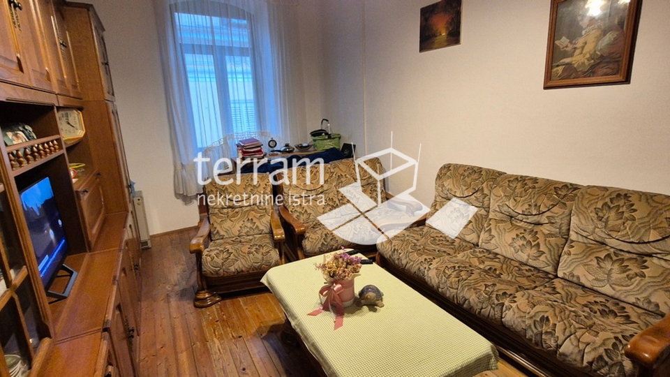 Istria, Pula, Centar, apartment 70m2, 2 bedrooms + bathroom, second floor # for sale