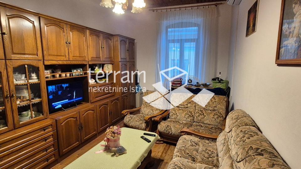 Istria, Pula, Centar, apartment 70m2, 2 bedrooms + bathroom, second floor # for sale