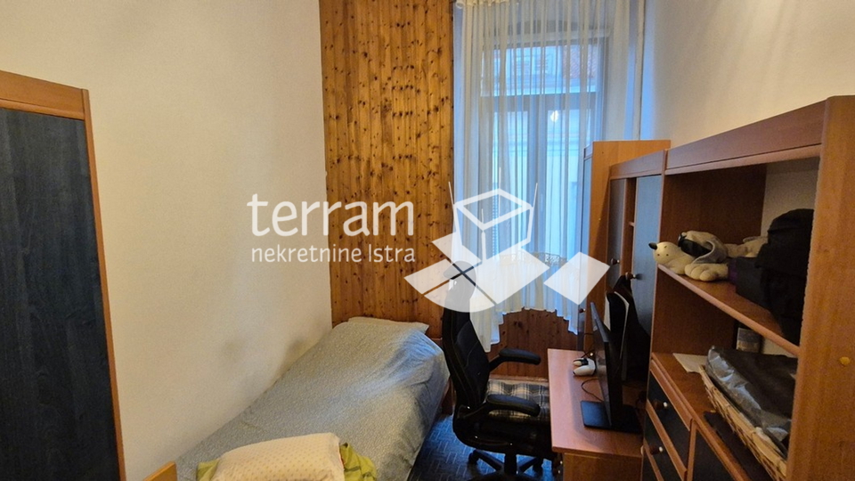 Istria, Pula, Centar, apartment 70m2, 2 bedrooms + bathroom, second floor # for sale