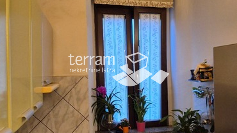 Istria, Pula, Centar, apartment 70m2, 2 bedrooms + bathroom, second floor # for sale