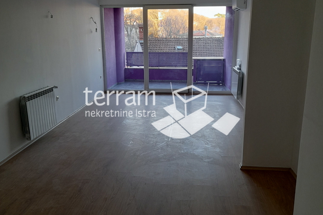 Istra, Pula, Center, apartment 83.37m2, 2 bedrooms + dining room, first floor, elevator, garage, #for sale