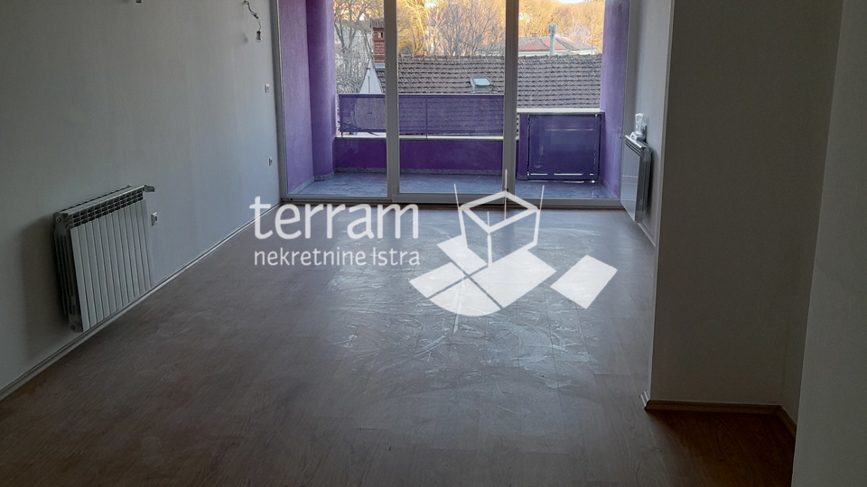 Istra&comma; Pula&comma; Center&comma; apartment 83&period;37m2&comma; 2 bedrooms &plus; dining room&comma; first floor&comma; elevator&comma; garage&comma; &num;for sale