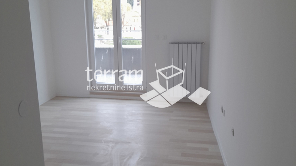 Istra&comma; Pula&comma; Centar&comma; apartment 138&period;10 m2&comma; 3 bedrooms &plus; dining room&comma; third floor&comma; elevator&comma; &num;for sale