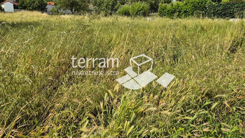 Istra, Pula, Kaštanjer, građevinsko zemljište 658m2, idejni projekat za 4 stana, #prodaja