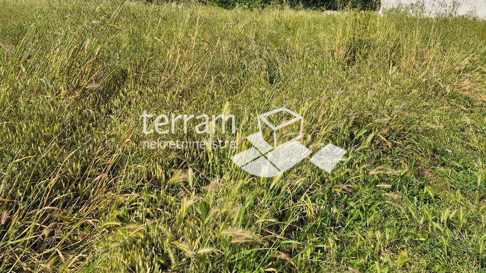 Istra, Pula, Kaštanjer, građevinsko zemljište 658m2, idejni projekat za 4 stana, #prodaja