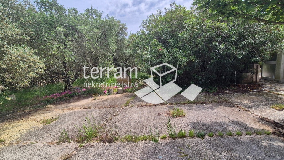 Istra, Pomer, imanje 2600m2, dvije kuće ukupno 470m2, 9 stanova, pogled na more, #prodaja