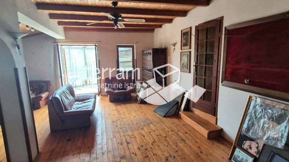 Istra, Pomer, imanje 2600m2, dvije kuće ukupno 470m2, 9 stanova, pogled na more, #prodaja