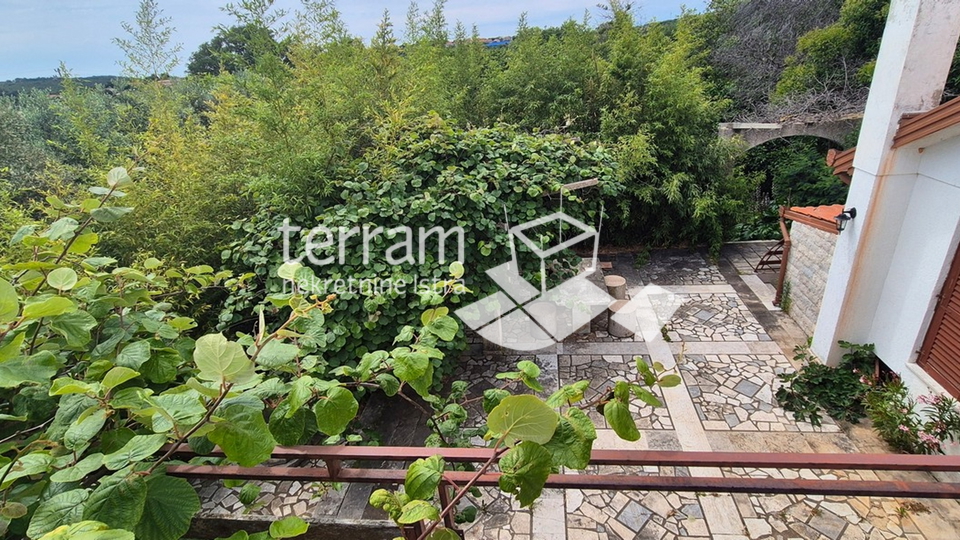 Istra, Pomer, imanje 2600m2, dvije kuće ukupno 470m2, 9 stanova, pogled na more, #prodaja