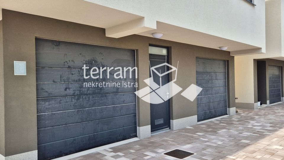 Istra, Pula, Štinjan, kuća 416m2 netto, četri stambene jedinice, NOVO, #prodaja